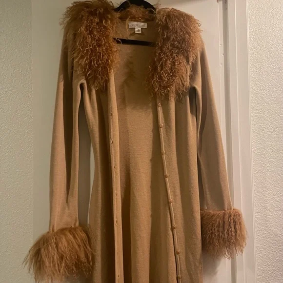 Vionni Tan Cardigan with genuine Mongolian Fur (detachable fur) - Picture 2 of 8